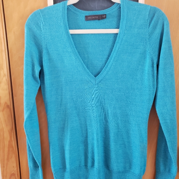 Sweater - Picture 1 of 2